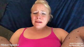 ���მა იღებს პირველად, და თესლი მისი დიდი ტრაკი, / რომელშიც SexySpunkyGirl