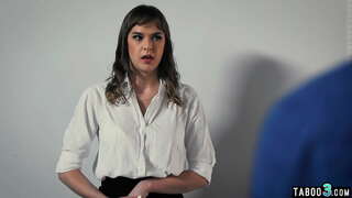 Couage බිරිඳ නියෝග ඇගේ සේවක පෙරටුගාමී කිරීමට මගුලක්ද ඇගේ hubby