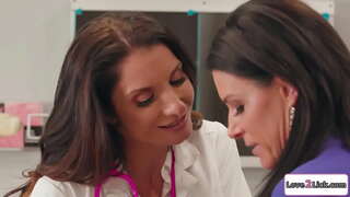 Медсестра грудастый милфа туганы-кысӥе но сое нюлытэк мыче дышетӥсьлы.Брюнетка сиська сюпсе, ачиз бадӟым, нош собере ачиз но кысӥе мастурбировать нюлэ.Собере соос 69