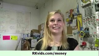 ���ร่าร้อนวัยรุ่นหญิงปล่อยให้พวกเราแม่ของเธอเพื่อเงิน 10