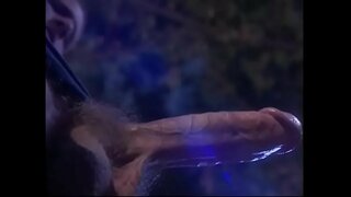 Busty черноволосая babe olur təkan təcrübəsi ibadət kimi ritual dini şeytan