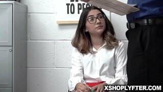 Callie má v prdeli na vrchole kancelársky stôl